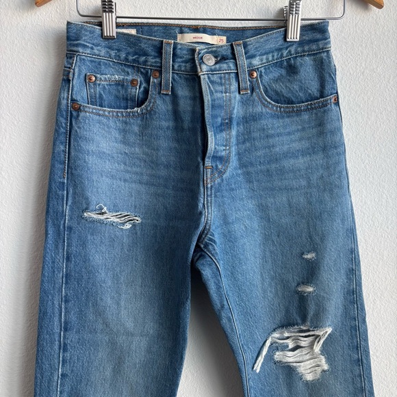 Levi's Wedgie Straight Leg High-Rise Light Blue Rigid Distressed Trendy Jeans 25 - Picture 3 of 9